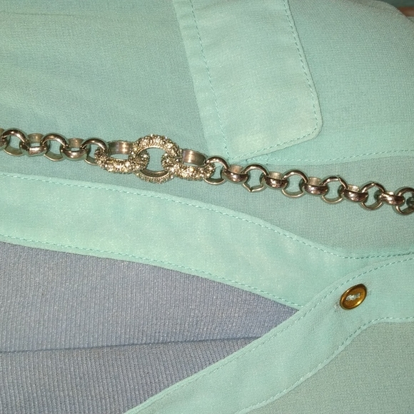 Clearwater Creek silvertone large chain with a few rhinestones - Picture 3 of 4